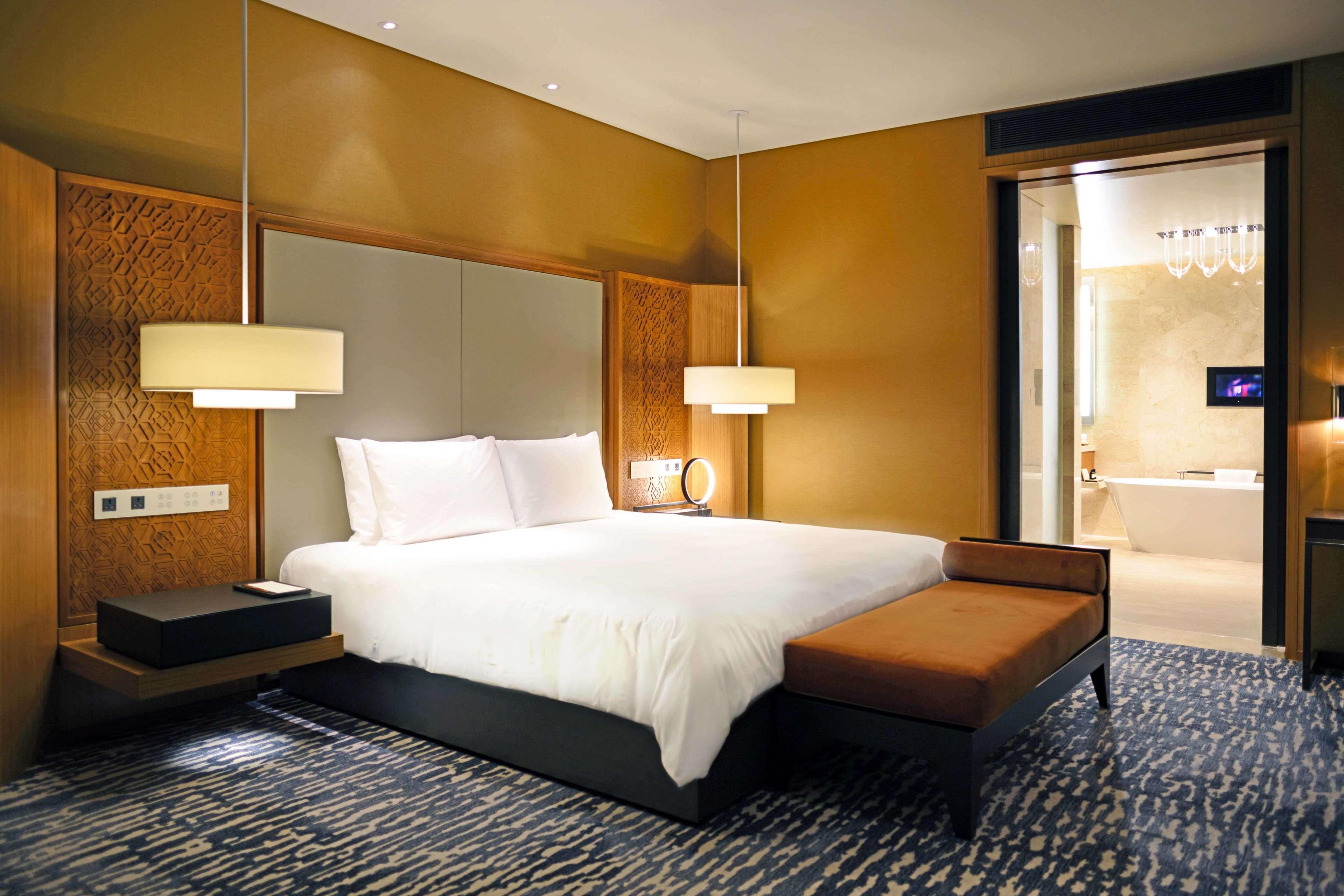 Park Hyatt Doha Hotel Eksteriør billede A bedroom at the hotel