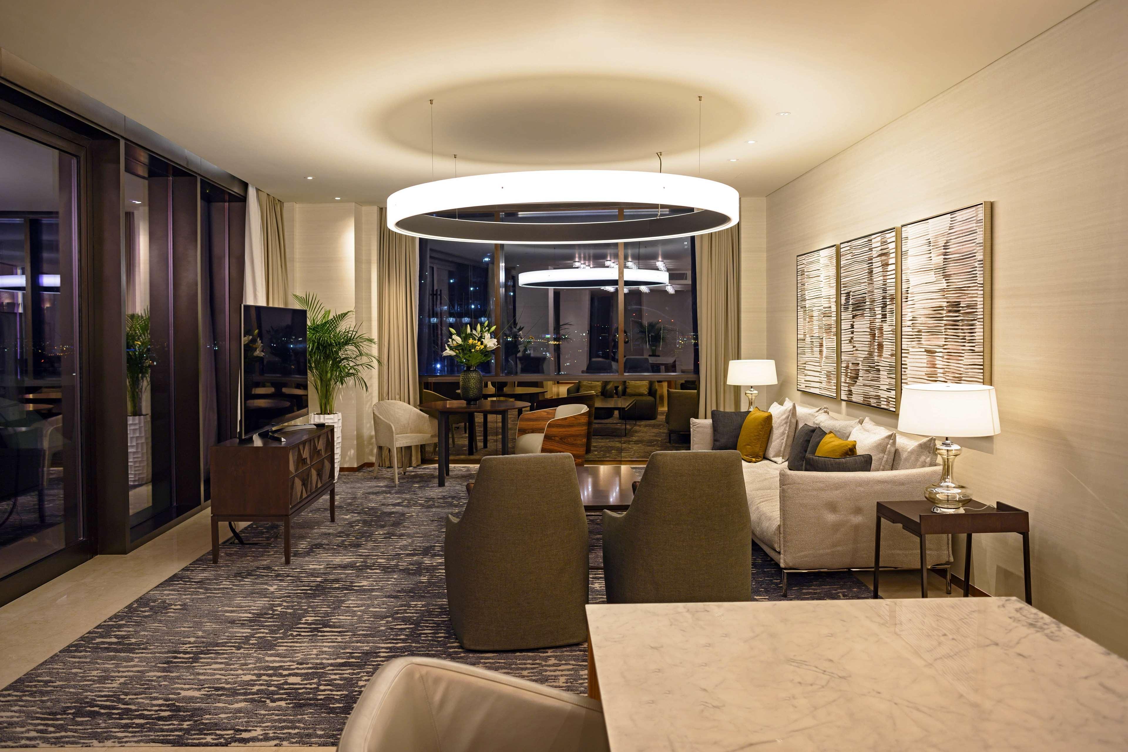 Park Hyatt Doha Hotel Eksteriør billede A living room at The Ritz-Carlton, Chicago